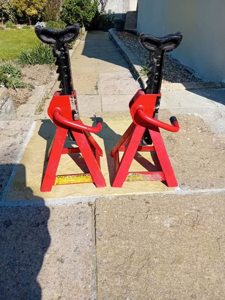 Hydraulic jack plus axle stands