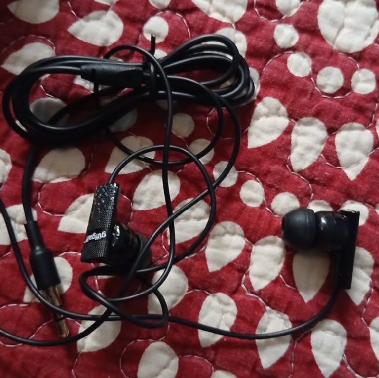 Giffgaff Wired In-Ear Earphones - 3.5mm Jack