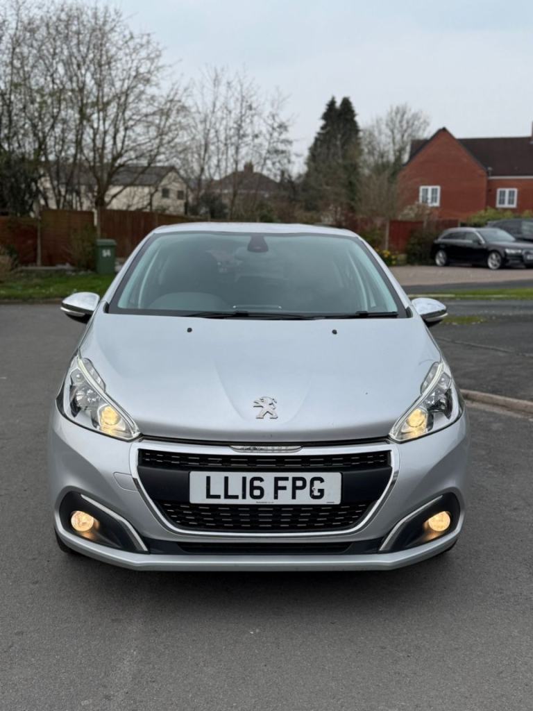 PEUGEOT 208 1.2 PureTech Allure 2016