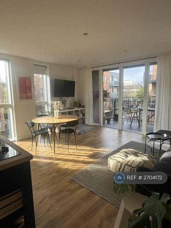2 bedroom flat in Haggerston, London, E2 (2 bed) (#2704172)