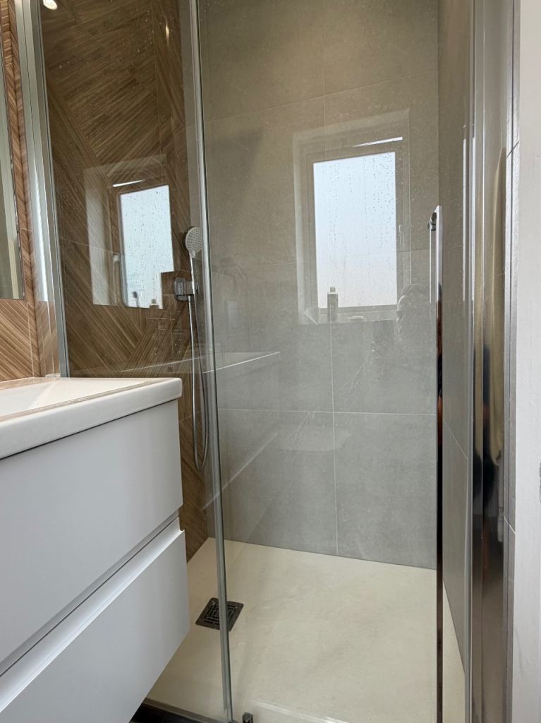 ***Soft Closing Sliding Shower Door ***