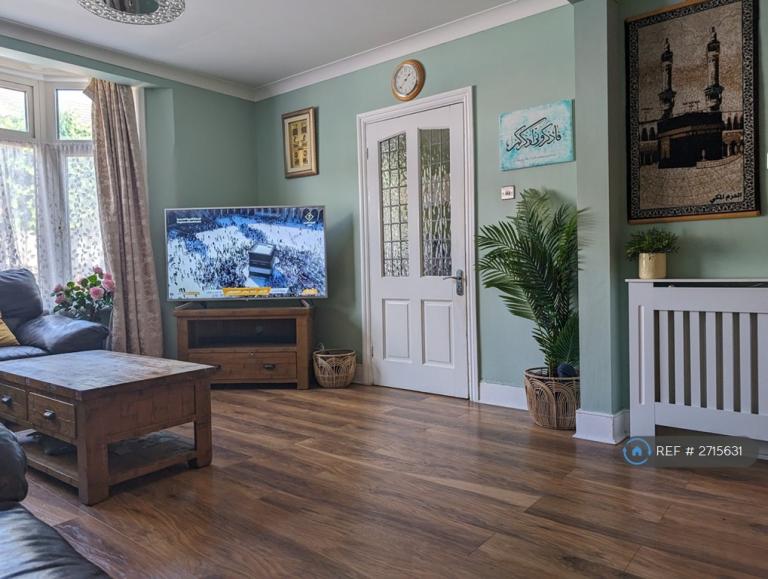 3 bedroom house in St Albans Avenue, London, E6 (3 bed) (#2715631)