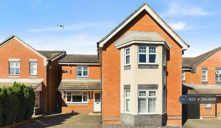 5 bedroom house in Bluebell Hollow, Stafford, ST17 (5 bed) (#2664899)