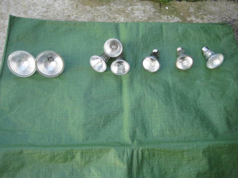 3 Groups of Halogen Screw-In Light Bulbs: £3.00 Per Set - Please See Details in Advert Description