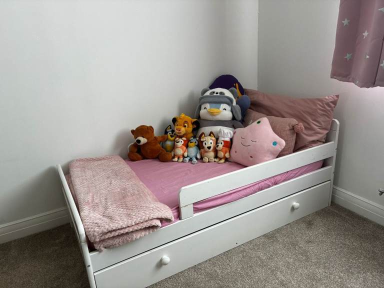 *MUST GO TODAY* Children’s White Toddler/Day Bed with Pull-Out Storage/Trundle Drawer