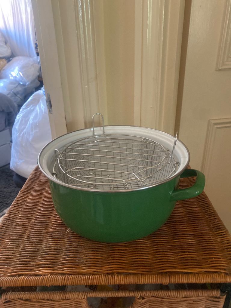 Green Enamel Pot with Frying Basket – Good Condition