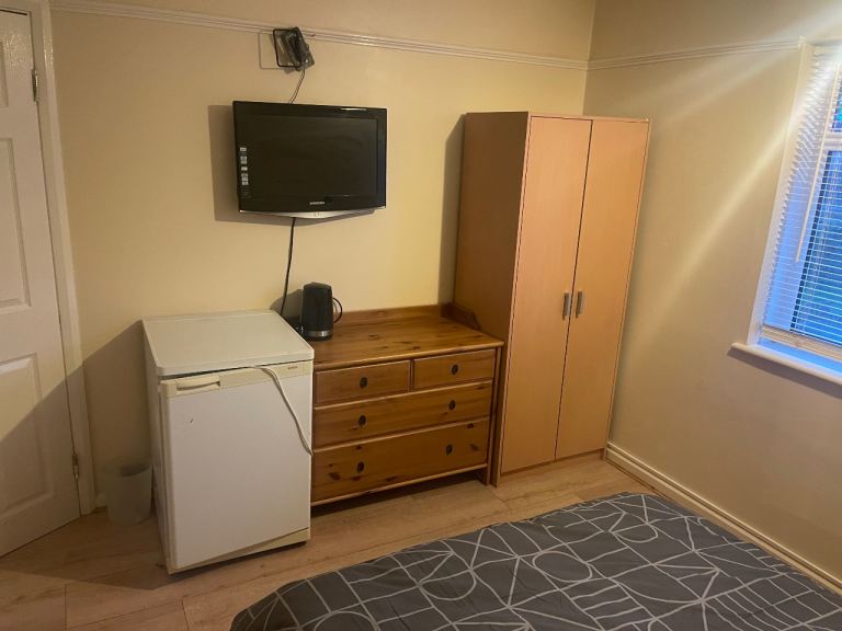 Double Room Rent CB1