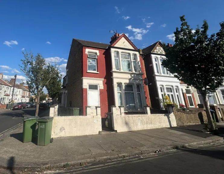 Large studio apartment in Greenwich SE18   DSS ACCEPTED £1100 a Month