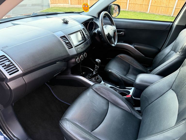 2013 MISTUBISHI OUTLANDER 2.2 DIESEL/7 SEATER/TOWBAR