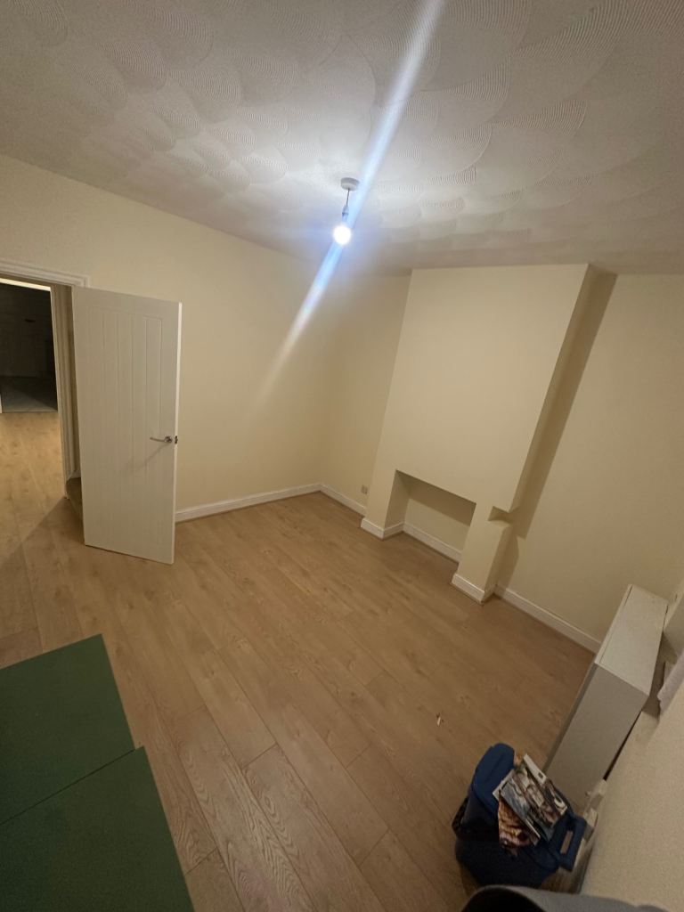 2 Bedroom house for rent in bury park 