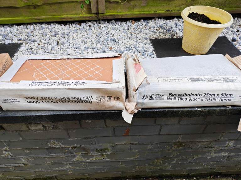 Wall Tiles white and light grey