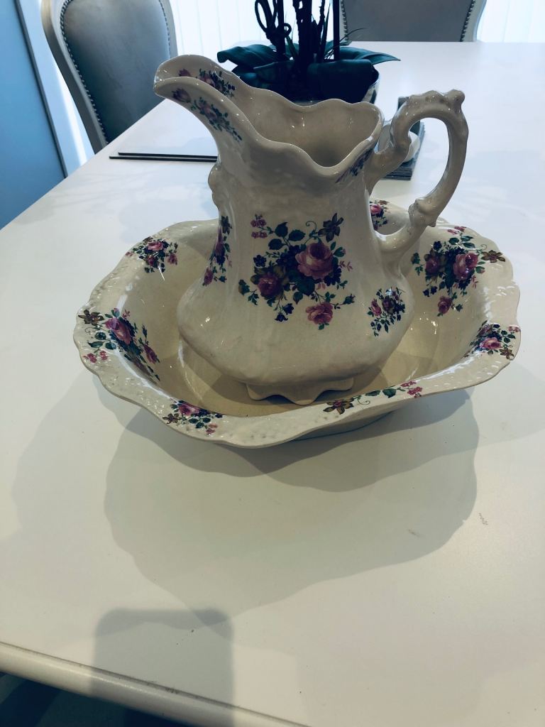 large victioran jug bowl