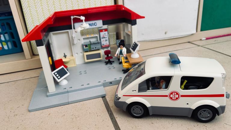 Play Mobil - large set includes clinic, ambulance, house, limousine, boat & accessories 
