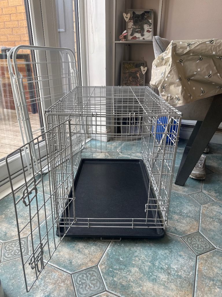 Medium size dog crate 