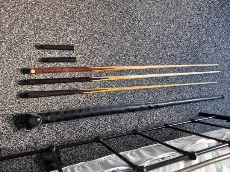 Selection of snooker/pool cues and accessories 