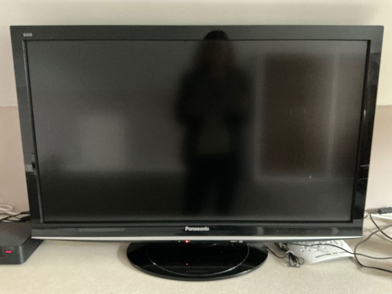 Panasonic TX-L37G10B LCD TV – Good Condition