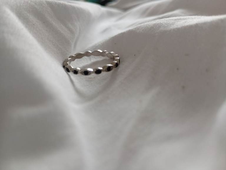 Silver-coloured Ring with Black Stones – Good Condition