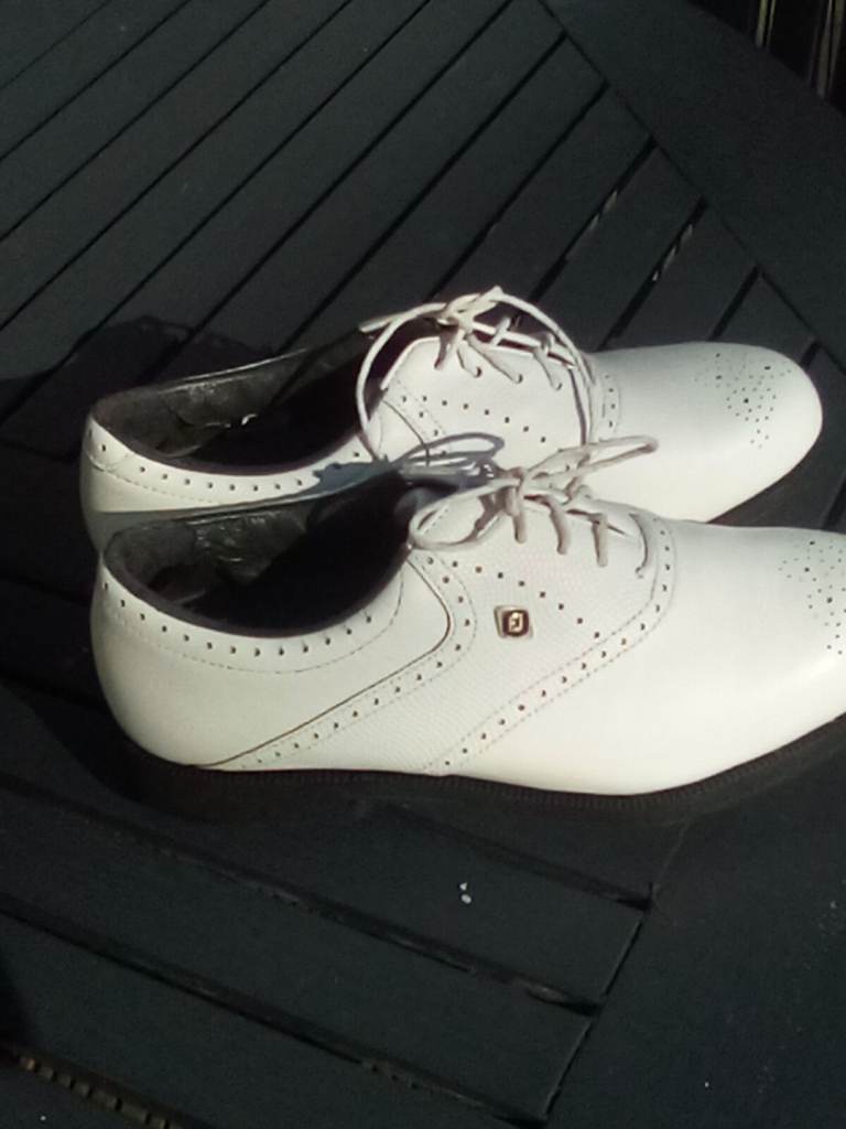 White Golf Shoes – Good Condition