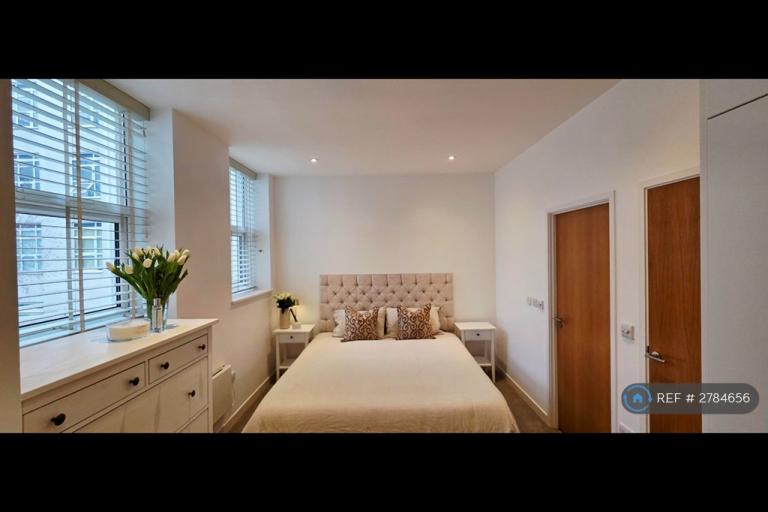 2 bedroom flat in Bromyard House, London, W3 (2 bed) (#2784656)