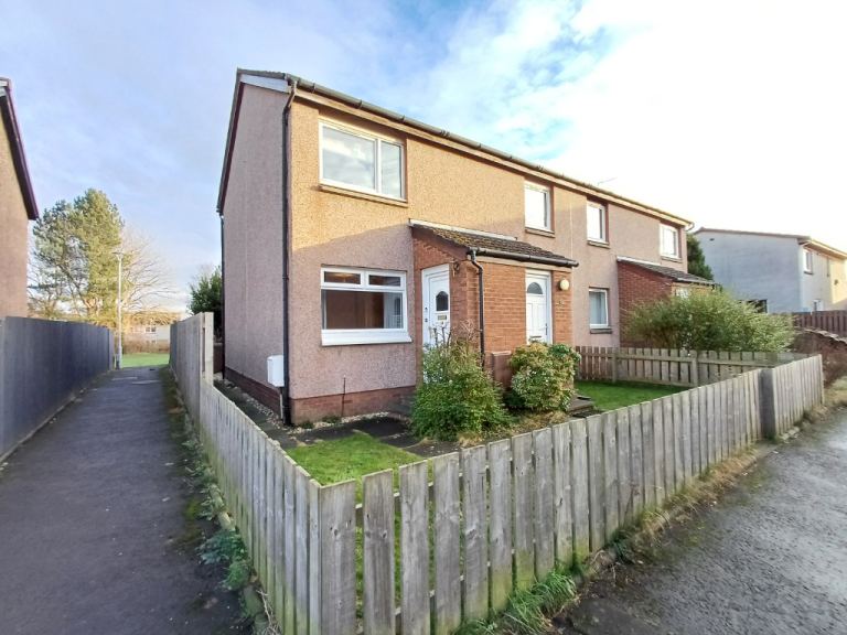 2 bedroom flat in Craigievar Square, East Craigs, Edinburgh, EH12 8YP