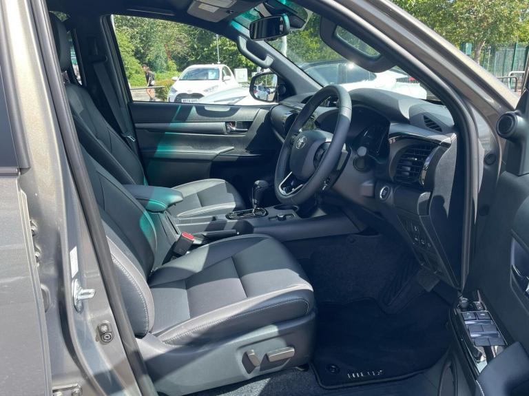 2025 Toyota Hilux Invincible X D/Cab Pick Up 2.8 D 48V Auto Double Cab Pick-up Diesel Automatic