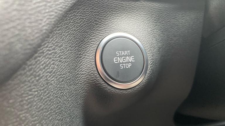 2025 Volvo XC40 2.0 B3P Plus Dark 5dr Auto Petrol Estate Estate Petrol Automatic