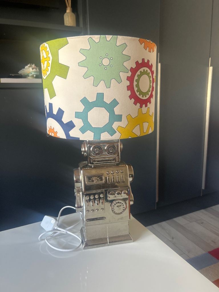 Robot-shaped table lamp with colourful gear lampshade, good condition
