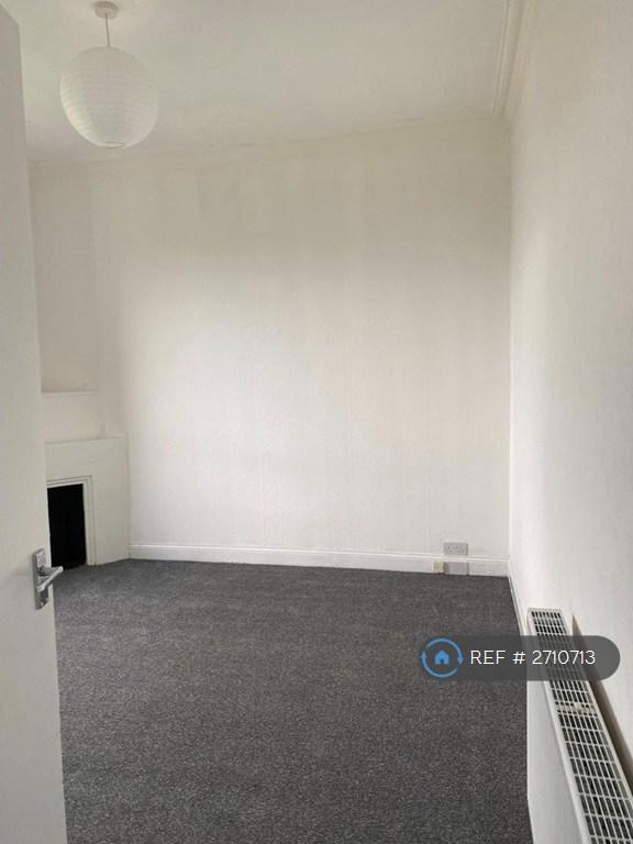 1 bedroom flat in The Terrace, Port Bannatyne, Isle Of Bute, PA20 (1 bed) (#2710713)