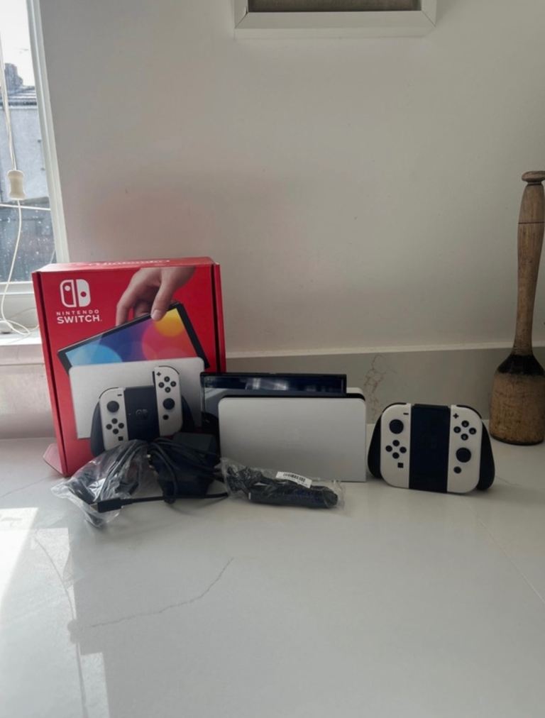 Nintendo switch OLED in Perfect Condition 