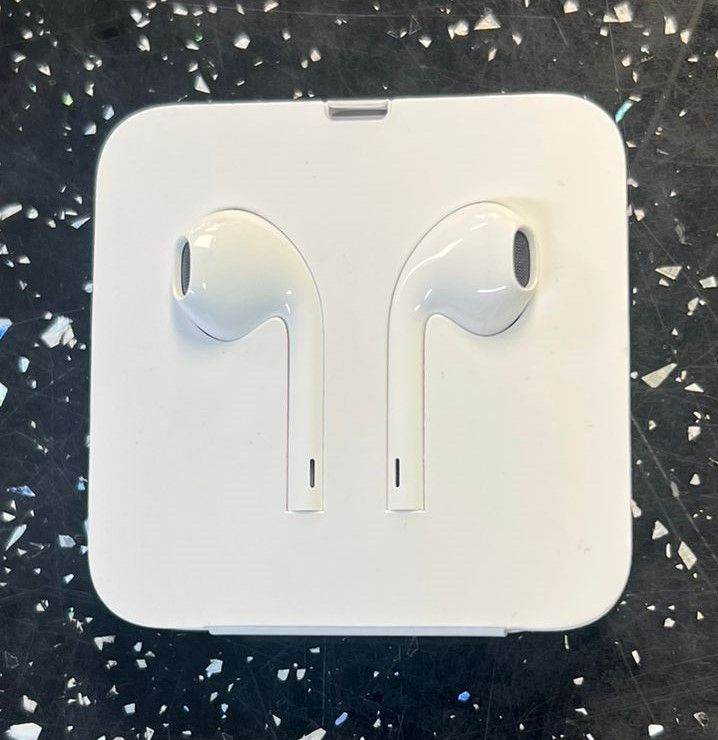 Genuine Apple Lightening Wired Earphones - Brand New - White
