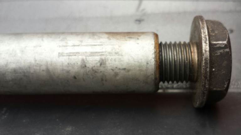 CBR600 FW / F3 1998 FRONT AXLE 