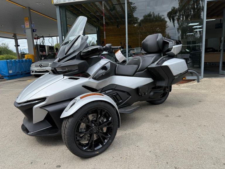 2025 Can-Am Spyder RT Limited 1330cc 6 speed semiauto trike Hyper Silver