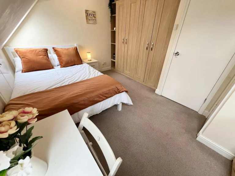 MODERN DOUBLE ROOM IN SEVEN SISTERS - PROFESSIONALS WELCOME ⭐