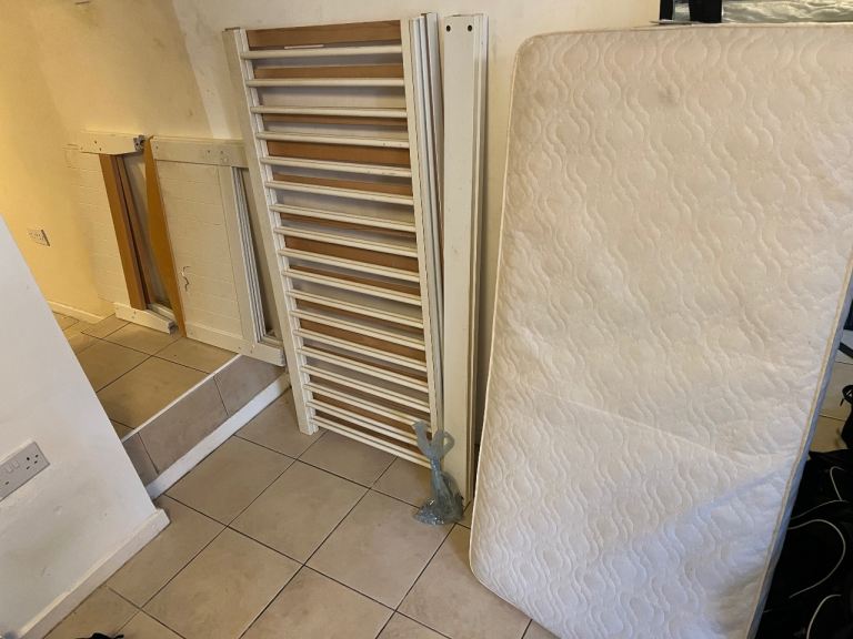 Free cot