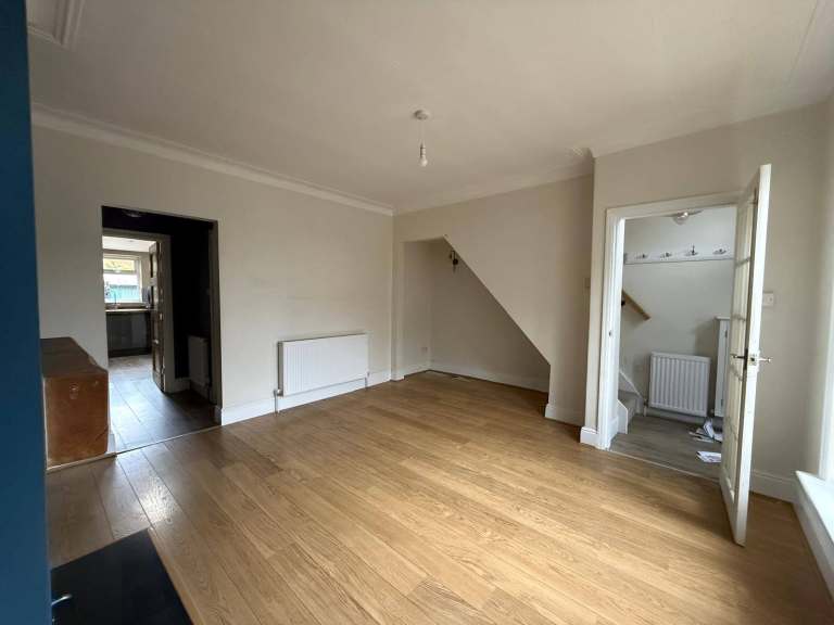 4 Bed Semi Detached House To Rent TW20