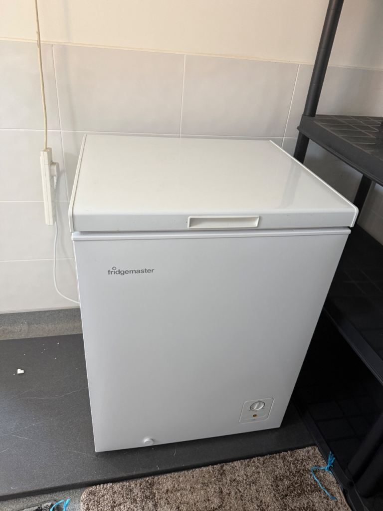Fridgemaster MCF142 Chest Freezer – White, As New