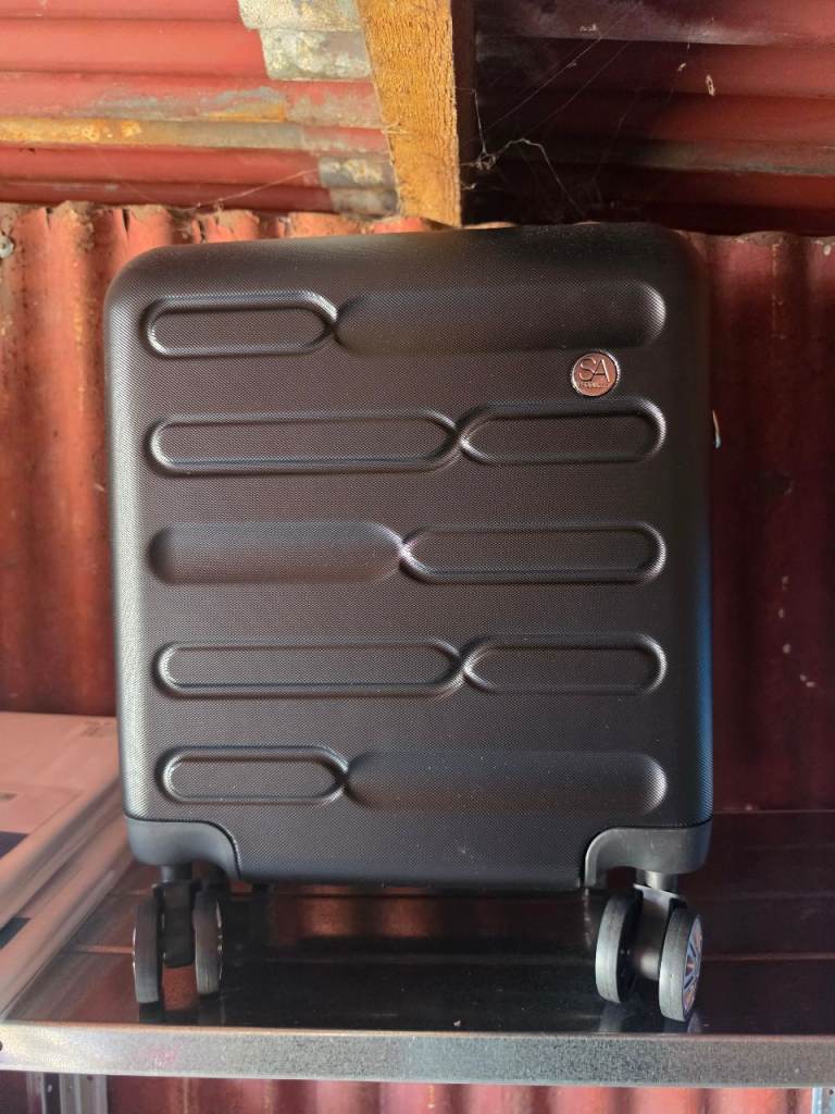 New Black Cabin Luggage Suitcase with Wheels 45cm