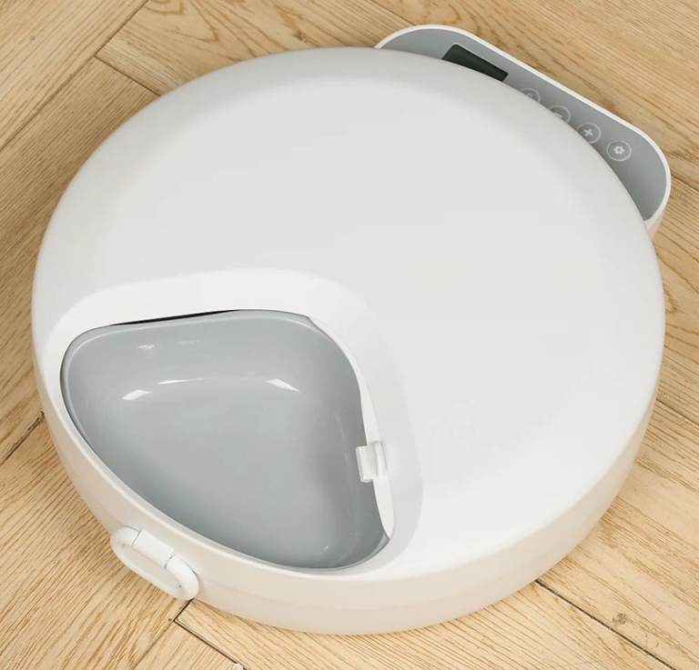 Pet feeder 