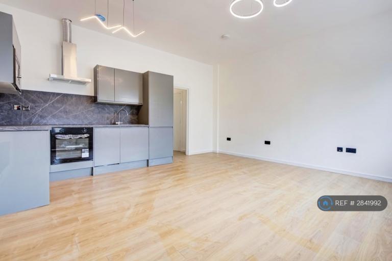 2 bedroom flat in Radio House, Chelmsford, CM1 (2 bed) (#2841992)