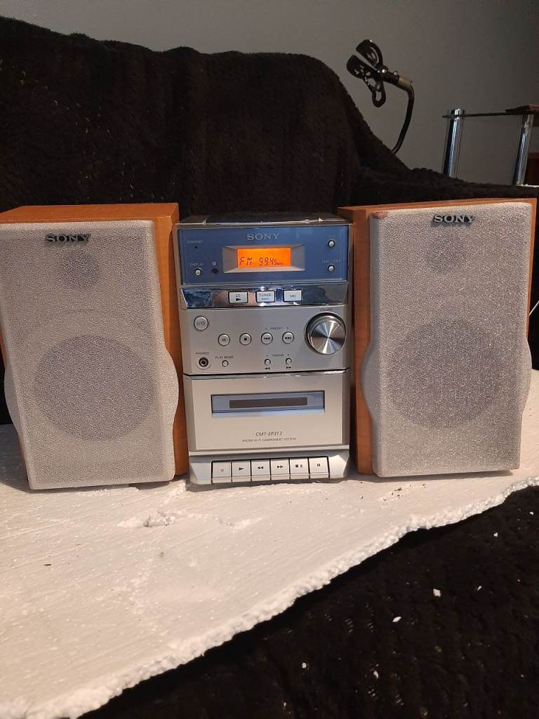 Sony CMT-EP313 Micro Hi-Fi Component System with Speakers