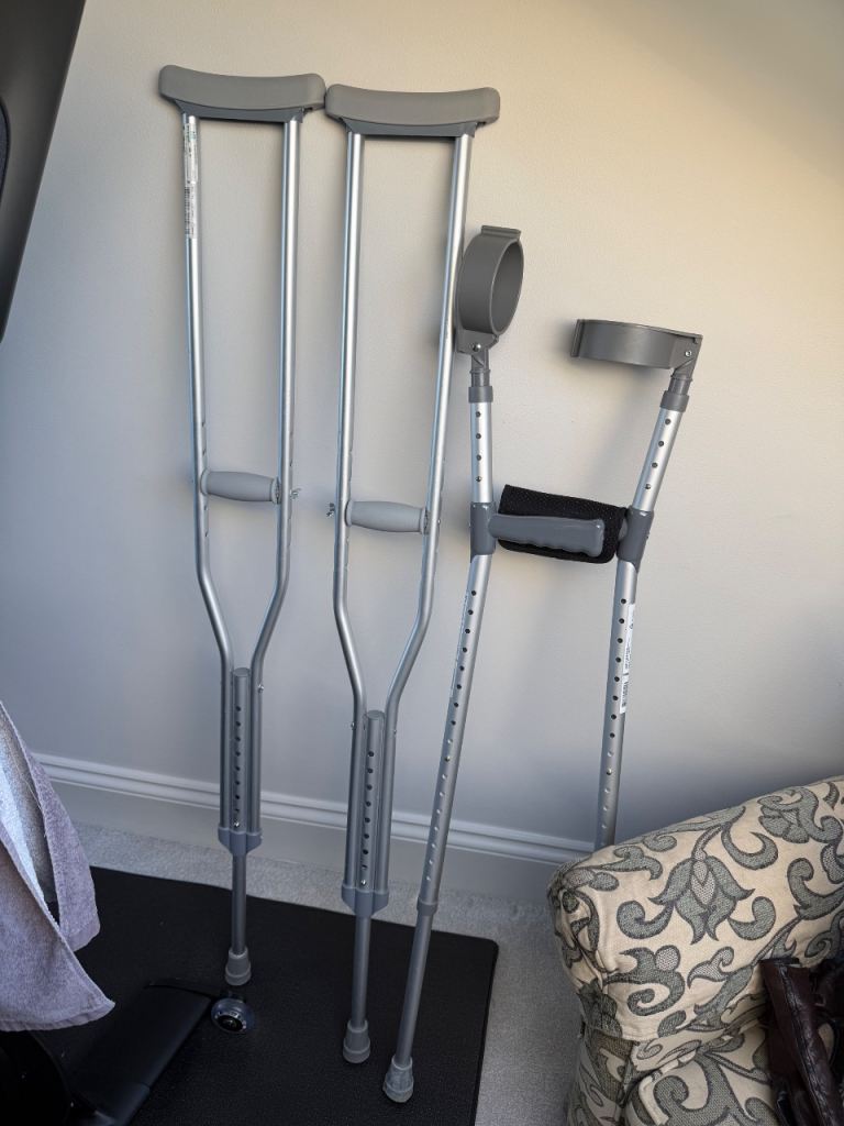 Pair of Crutches Stick – Good Condition