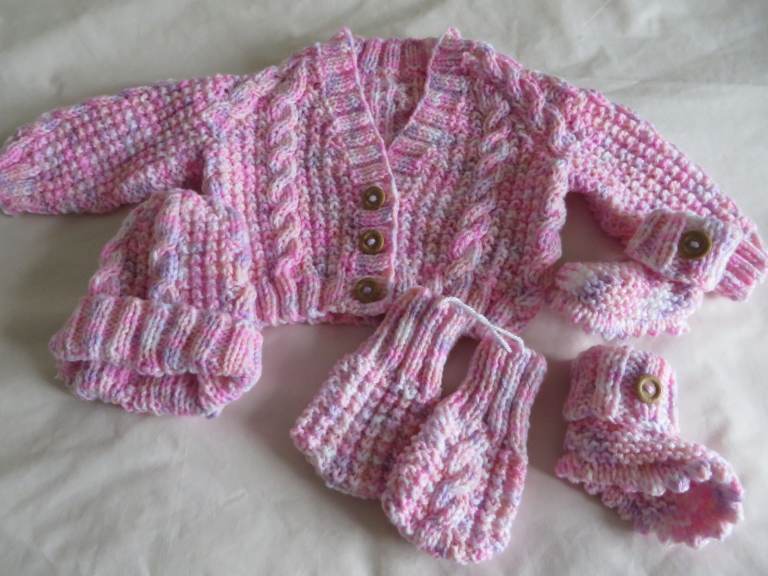 4 x piece hand knitted clothes suit baby or large doll NEW