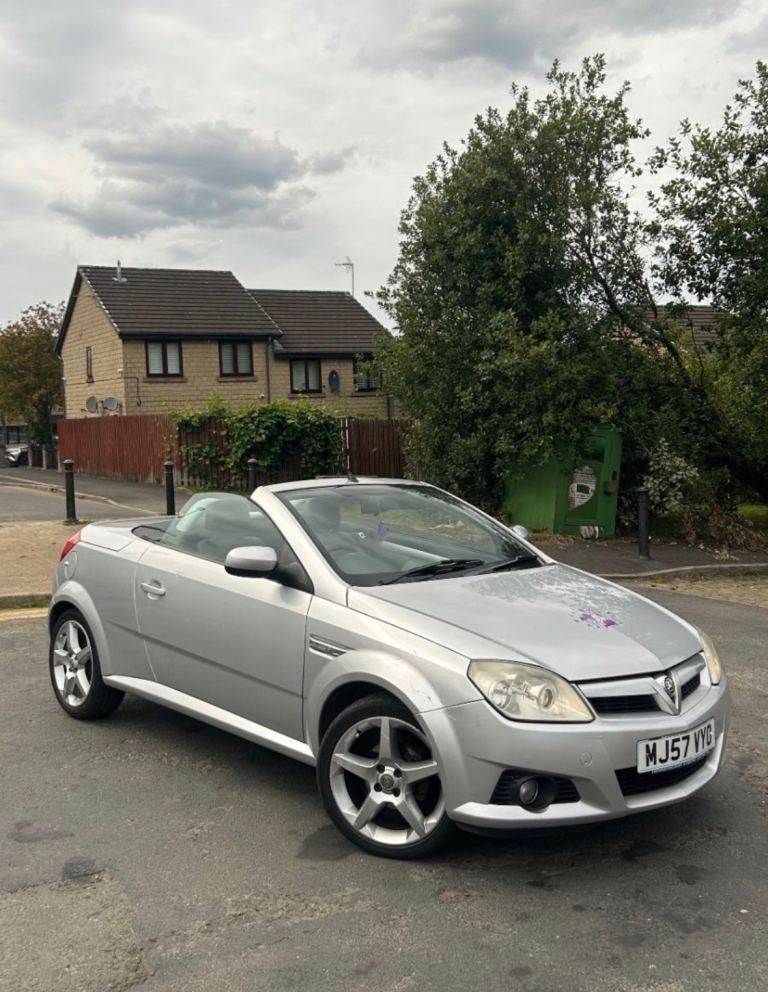 Vauxhall tigra 1.4 petrol 90k on clock