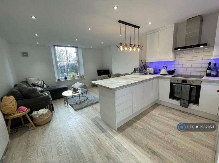3 bedroom flat in Ranmoor Road, Sheffield, S10 (3 bed) (#2937969)