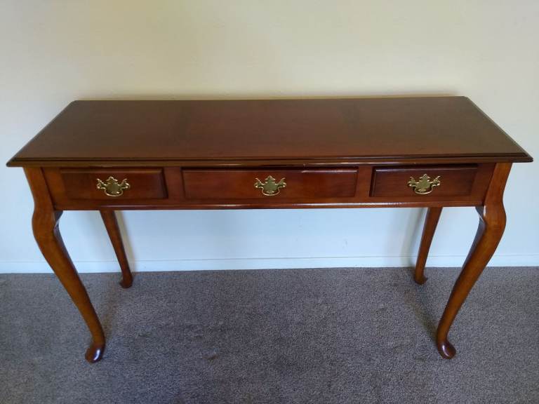 image for Elegant mahogany side table with 3 drawers