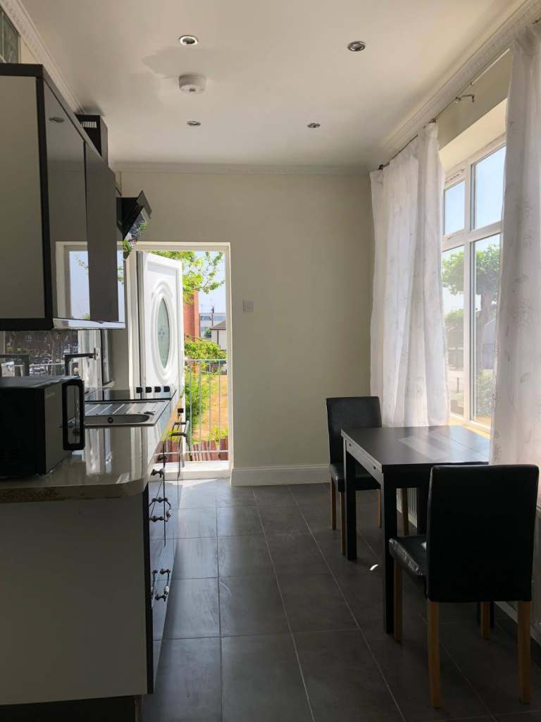 One bedroom private flat ground floor (All bills included)