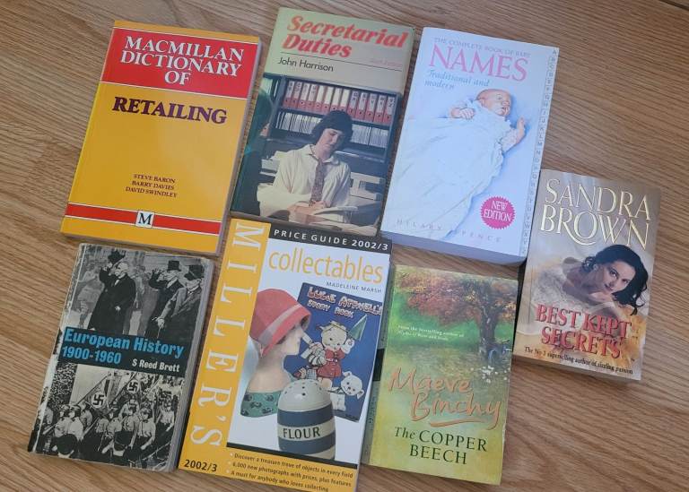 Car boot bundle of books and VHS video's