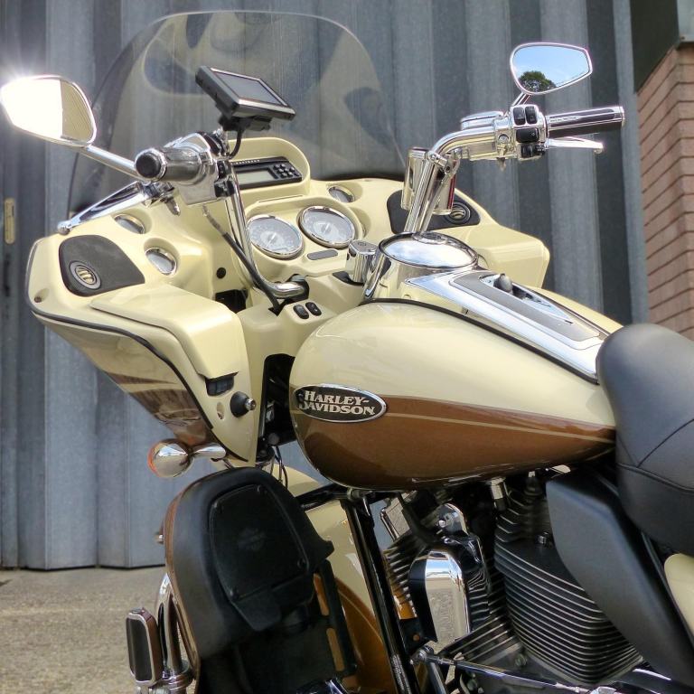 Harley Davidson FLTRUSE CVO Road Glide Ultra 1801cc – Rare collectors machine.