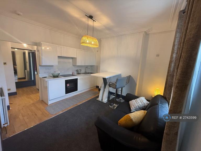 2 bedroom flat in Claremont Place, Aberdeen, AB10 (2 bed) (#2743599)