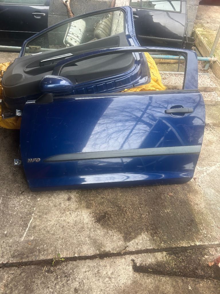 Corsa d parts 2003 reg 